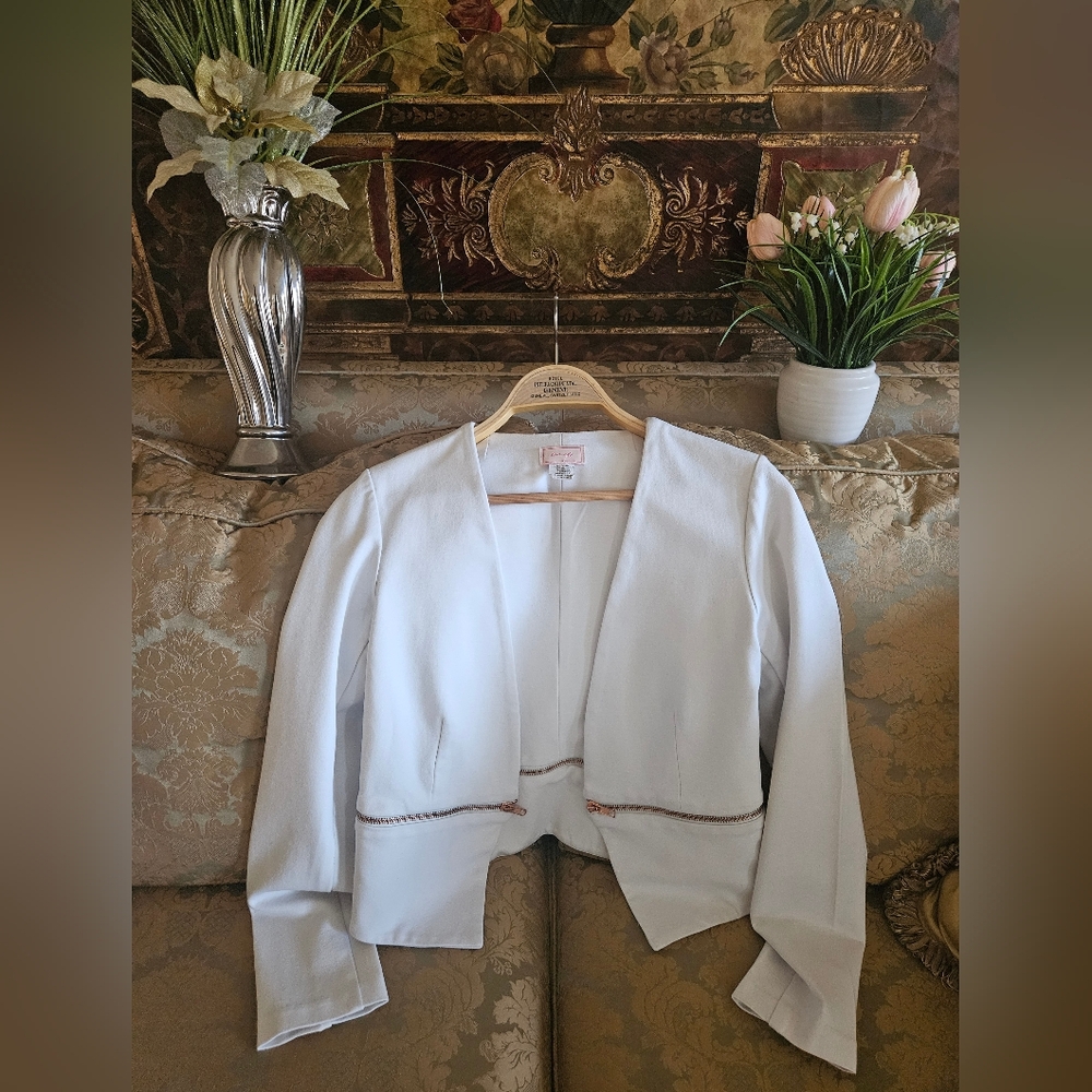 NWOT Love...ady Elegant Off White Women's Jacket Bazer